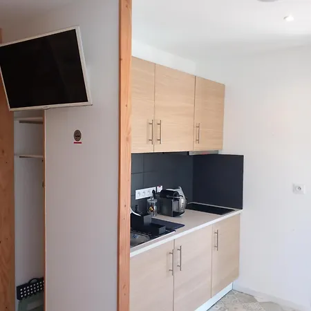 Meuble, Le Figuier D'elian Apartment